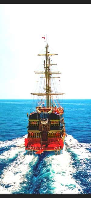 Alanya: Biggest Pirate Boat Tour with Soft Drinks and Lunch - Alanya Castle views: the scenic payoff on the way back