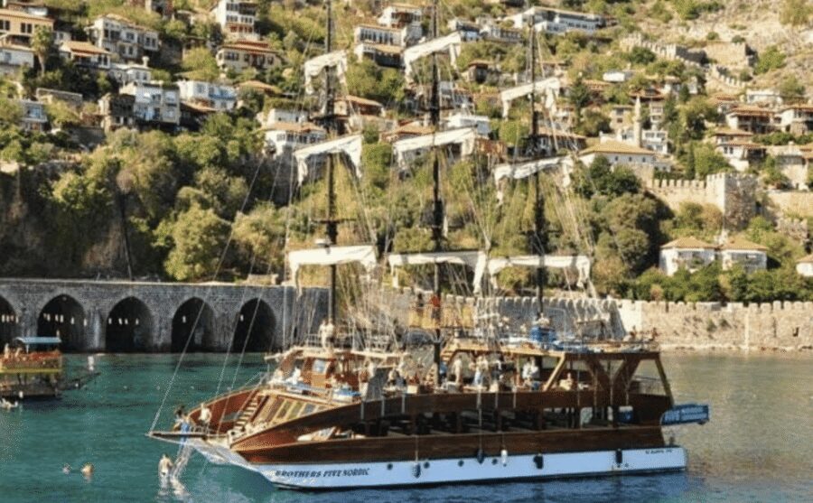 Alanya: Catamaran Boat Tour with Snorkeling and BBQ Lunch - Boat atmosphere, crew energy, and what to expect on the water