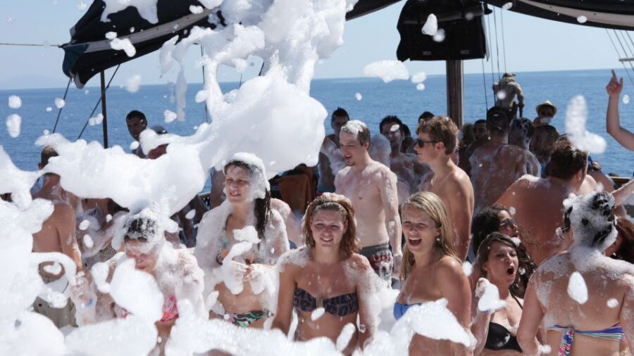 Alanya: Disco Boat Tour with Foam Party and Unlimited Drinks - Getting aboard Starcraft Alanya and why the harbor timing matters