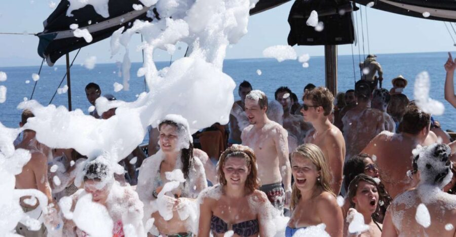 Alanya: Disco Boat Tour with Foam Party and Unlimited Drinks - Day vs night: how your disco yacht day changes