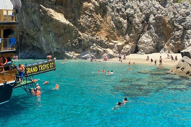 Alanya Grand Pirate Boat Tour with Lunch, Soft Drinks & Transfer - Stop 3 at Kleopatra Plajı: lunch, drinks, and the foam party energy