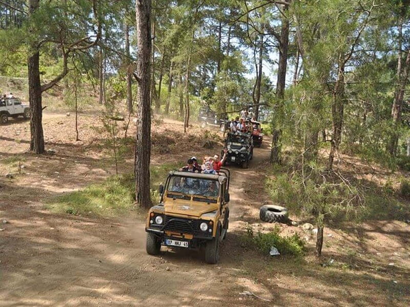 Alanya: Jeep Safari Tour with Lunch and Hotel Pickup - Pickup and getting into the Land Rover rhythm