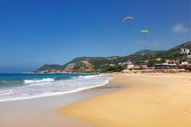 Alanya Paragliding Experience By Local Expert Pilots W/ Transfer - Landing and the photo option: what you pay for and why it’s common