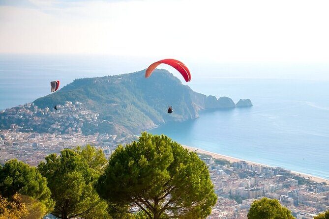 Alanya Paragliding Experience By Local Expert Pilots W/ Transfer - Group size and language: what the small max of 15 means