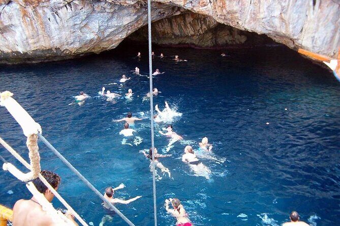 Alanya Pirate Boat Trip With Unlimited Drinks & Lunch - Swim stops in Alanya: fun, sun, and practical timing