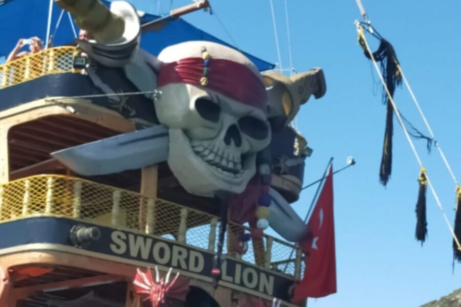 Alanya: Pirate Ship Cruise with Food and Swimming Stops - Foam Party and Onboard Comforts (Wi‑Fi Included)
