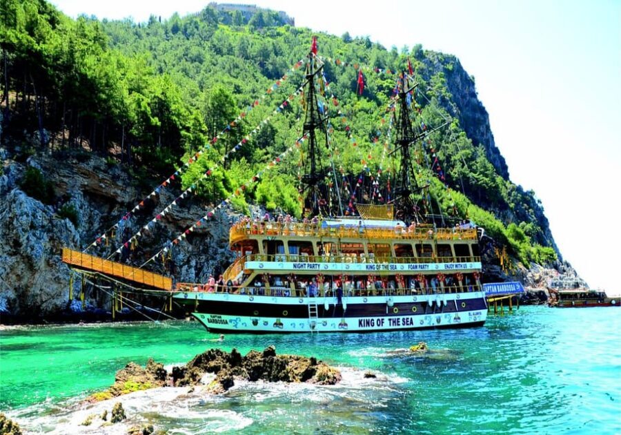 Alanya: Pirates Boat Trip with Lunch and Hotel Pickup - BBQ lunch on board and the foam party rhythm