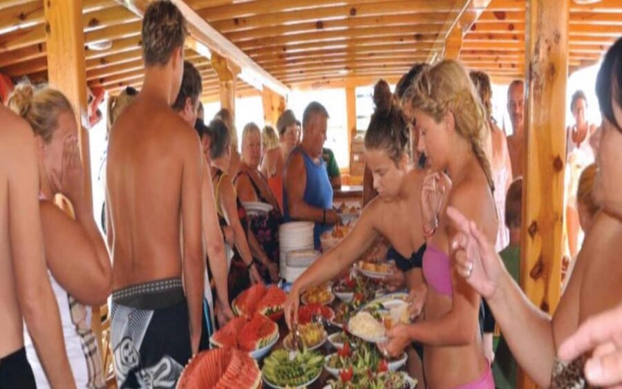 Alanya: Pirates of Alanya Boat Tour with Lunch and Drinks - Crew and Entertainment: Where the Experience Usually Wins