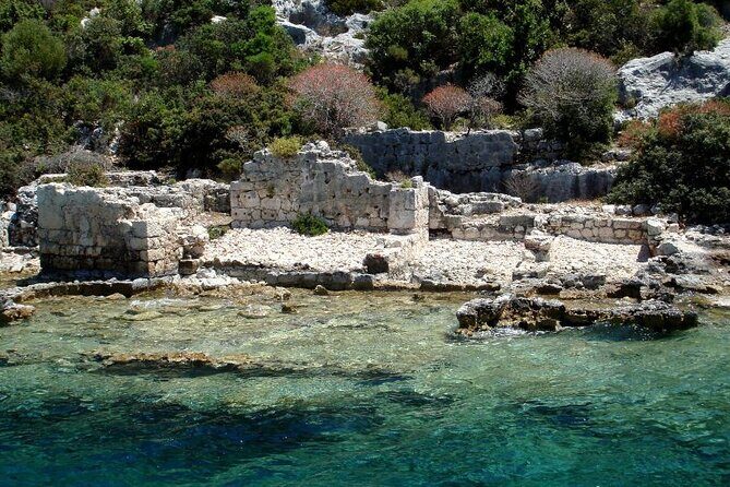 Demre,Myra,Kekova With Sunken City Boat Tour & St. Nicolas Church - St. Nicholas Church in Demre: the marble sarcophagus and Santa clues