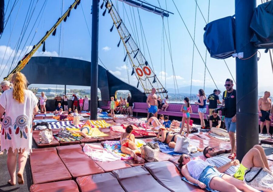 From City of Side and Alanya: Legends and Pirates Yacht Tour - Alanya Harbor time: bazaar strolling, castle views, and Red Tower