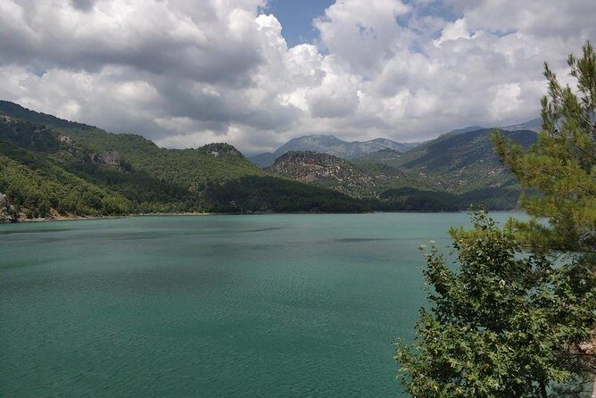 Green Canyon Magic: Scenic Boat Tour for Nature Lovers - Green Canyon’s Dam Lake and Hidden Canyons: What the Cruise Feels Like