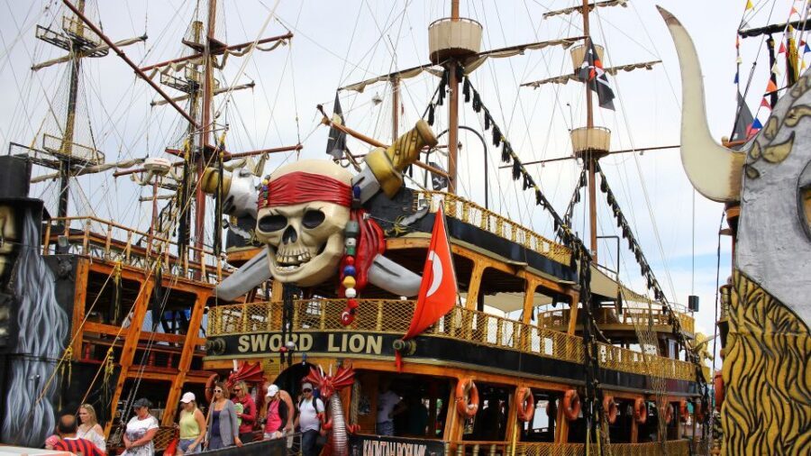 Kemer Full-Day Pirate Boat Trip with Lunch - Toilets, cleanliness, and comfort: what to be ready for
