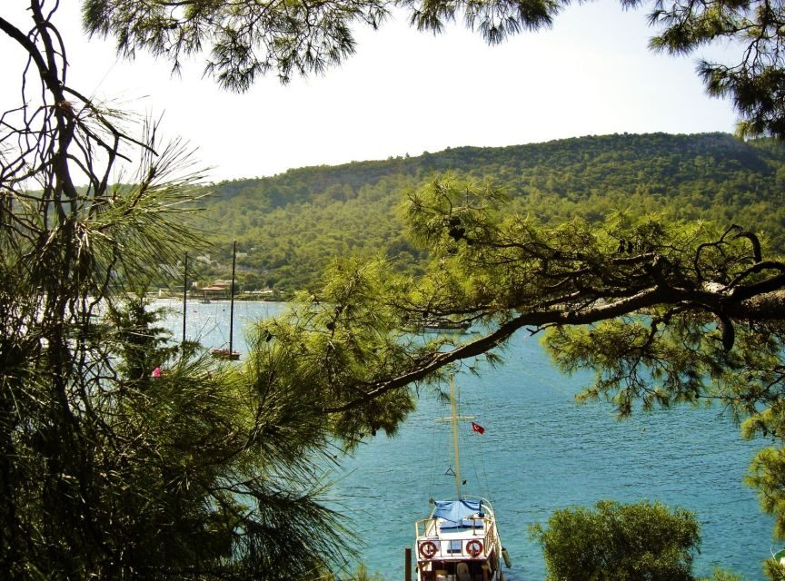 Relaxing Boat Trip with Lunch and Drinks - Key highlights you’ll feel right away