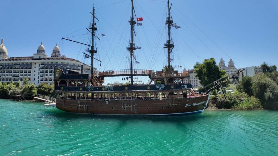 River Cruise Tour Lunch Soft Drinks Foam Party Caretta Swim - Lunch on board: included food that keeps the day relaxed
