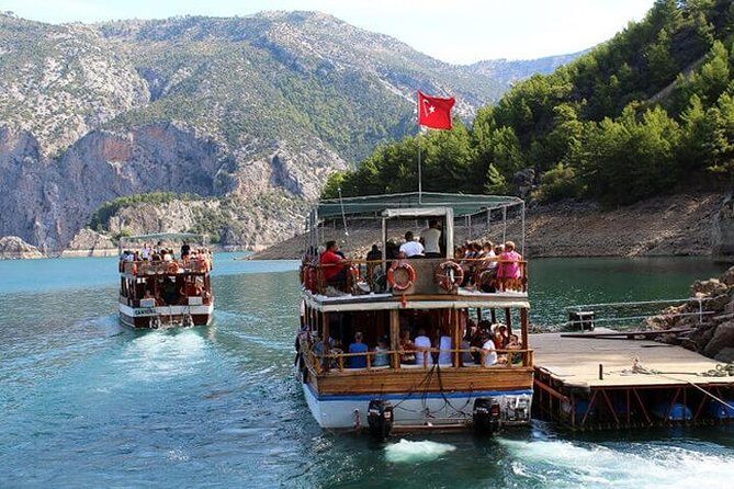 Side-Alanya: 5-Hour BoatTour inGreen Canyon with Lunch SoftDrinks - On-Board Experience: Local Guide, Fishing, and the Crowd Factor