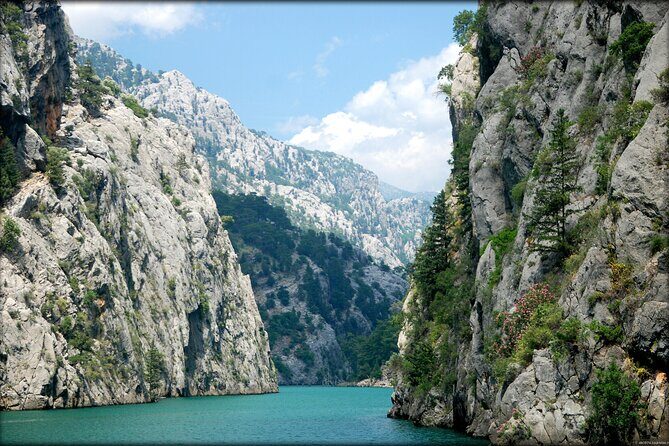Side Green Canyon Boat Trip With Unlimited Drinks And Lunch - The dam-area stops: quick breaks and one real photo payoff