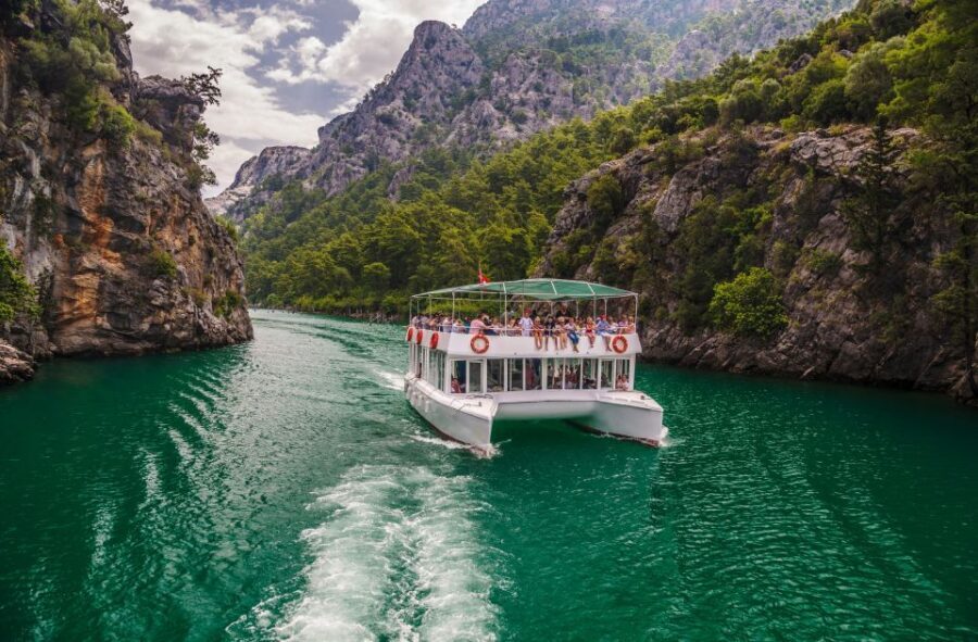 Side: Green Canyon Jeep and Boat Tour with Lunch - Green Canyon and Green Lake: why this day feels different