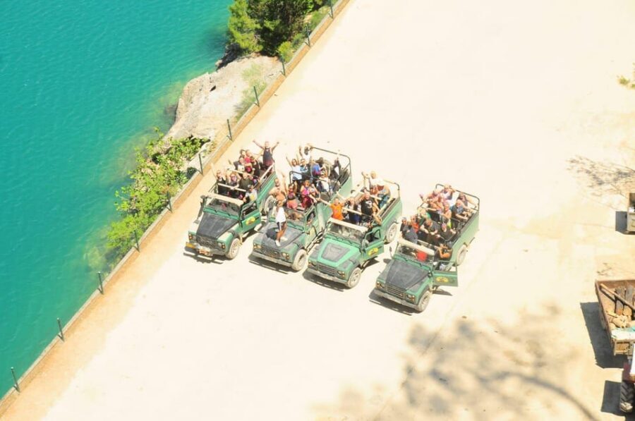 Side Green Canyon Off-Road Jeep Safari Adventure with Lunch - The guide factor: when energy and humor matter
