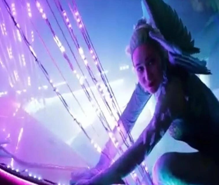 Side: Night Shows at The Land Of Legends with Transfer - Transfer smoothness: the small factor that can change the feeling